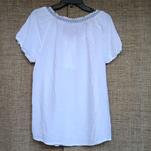 White Women's Top with Embroidered Details - Picture 4 of 4
